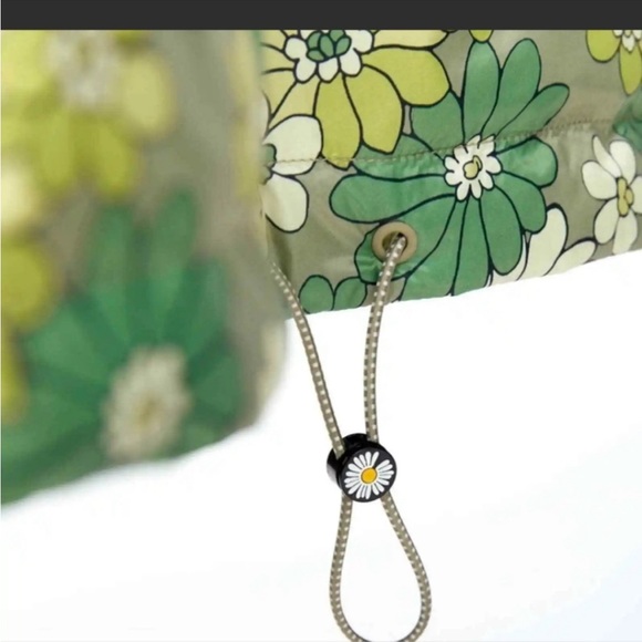 Zara Floral Puffer - Picture 4 of 7